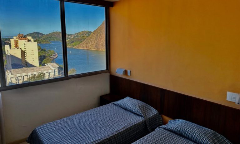 Hotel no centro de Vitória chega a 43 anos e passa por reforma