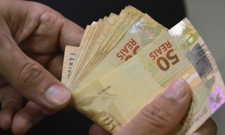 Imposto de Renda: novos contribuintes recebem restituição nesta sexta