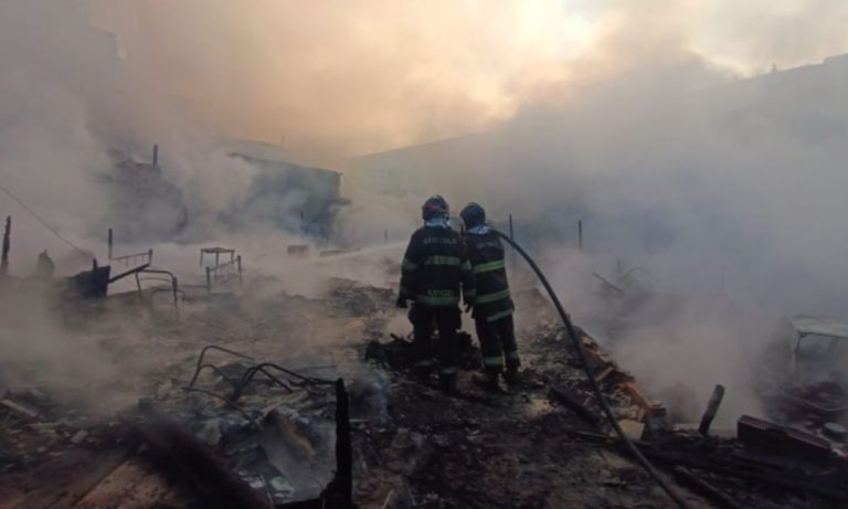 Incêndio atinge 30 casas em Osasco