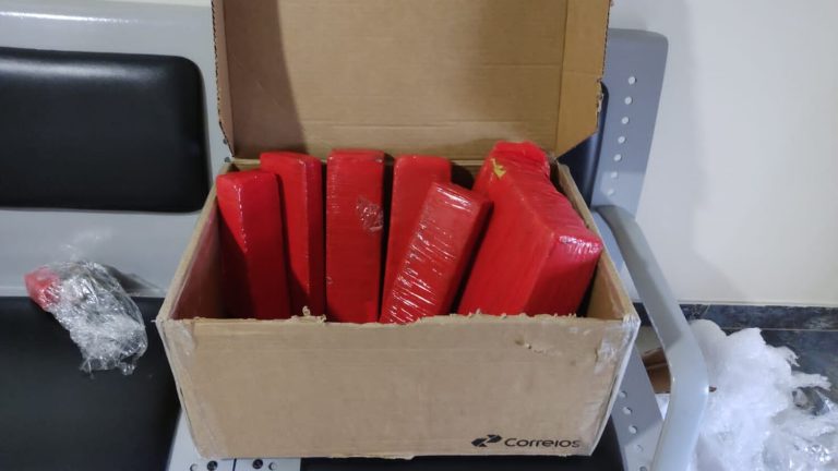 Jovem de 20 anos é presa após receber 10 kg de maconha pelos Correios no ES