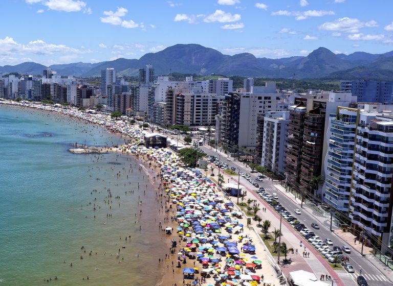 Justiça proíbe construções que causem sombreamento em praias de Guarapari