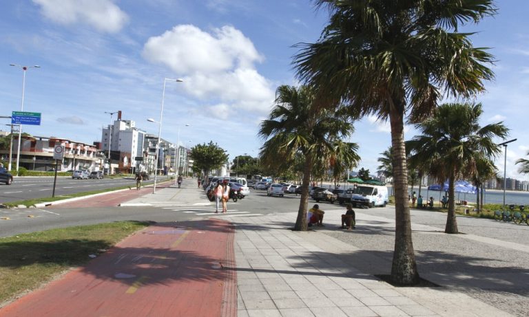 Ladrões usam barcos para assaltar turistas em Camburi