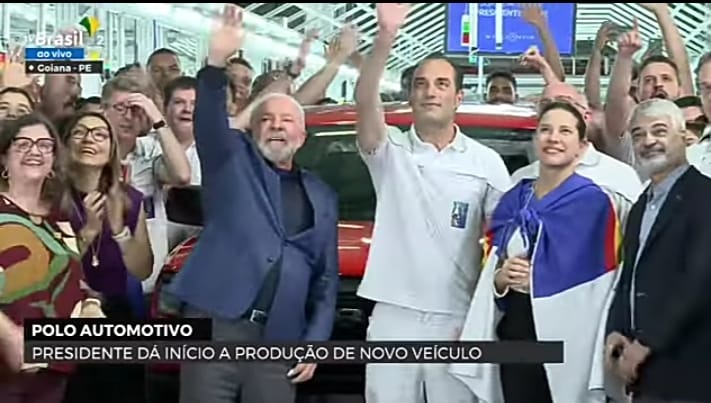 Lula chega a Pernambuco e já lança carro em fábrica de Goiana