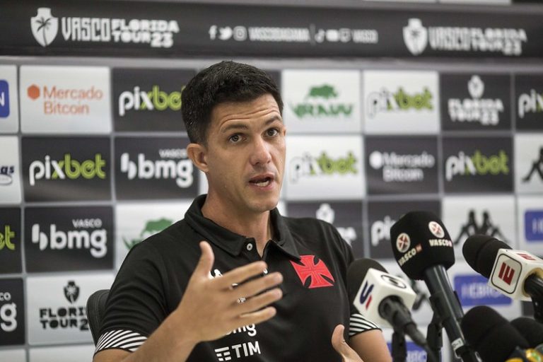 Maurício Barbieri é demitido pelo Vasco após derrota para o Goiás