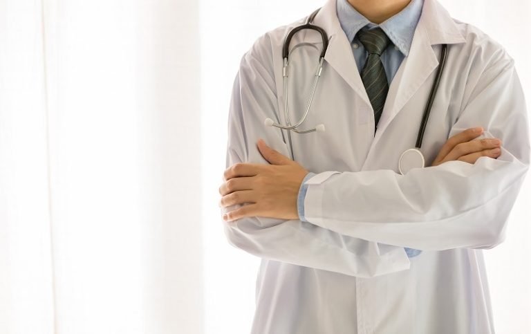 Médico marca encontro por aplicativo, é sequestrado e perde R$ 180 mil