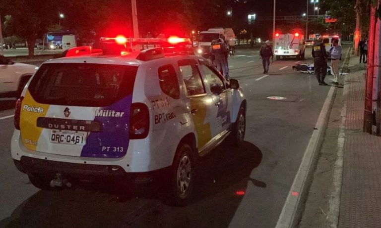 Mulher morre e outra fica ferida após atropelamento em frente à Praça do Papa