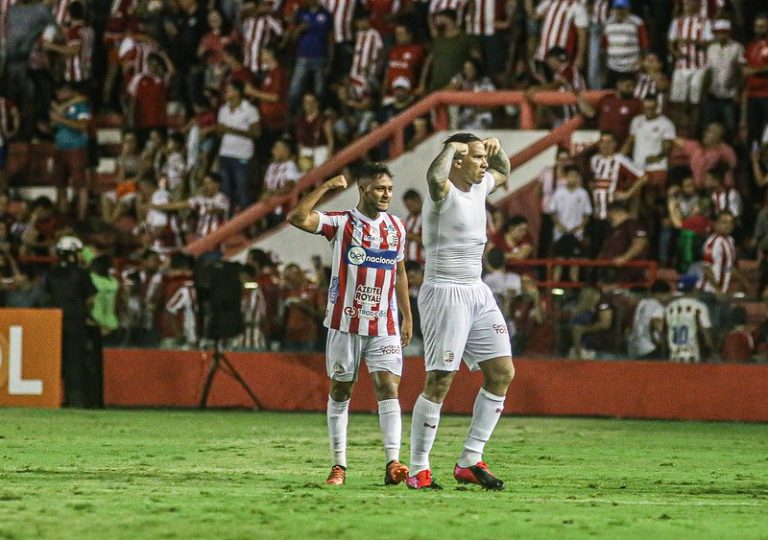 Náutico vence e dorme na vice-liderança da Série C