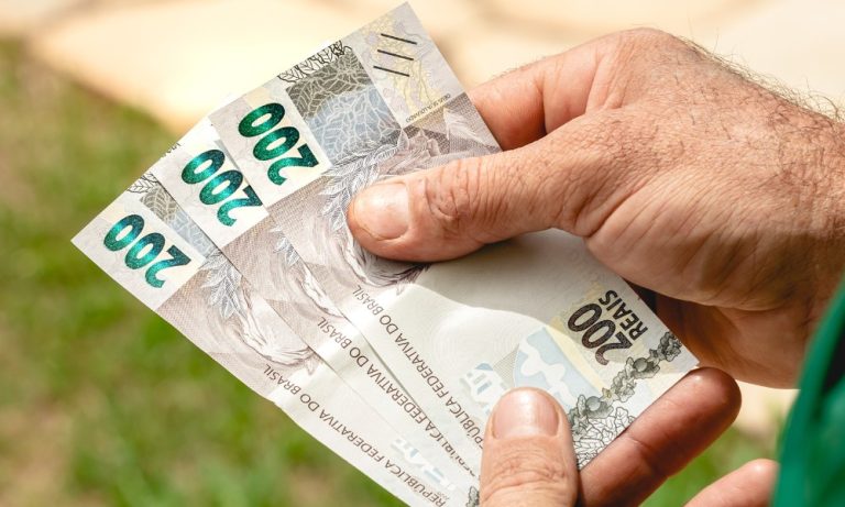 Nova lei limita valor de empréstimo para aposentados