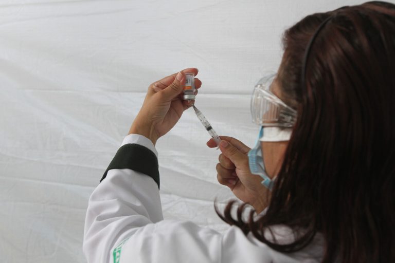 Novas vagas para vacinação contra gripe e covid em Vitória. Veja os locais