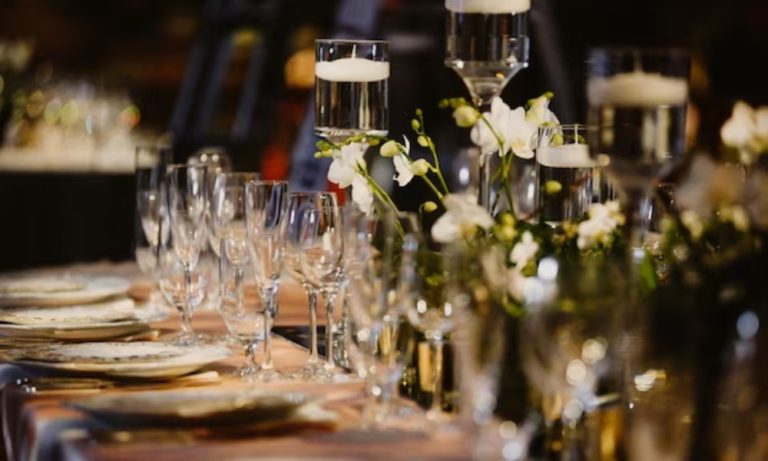 Ônibus com convidados de casamento capota e mata 10 pessoas na Austrália