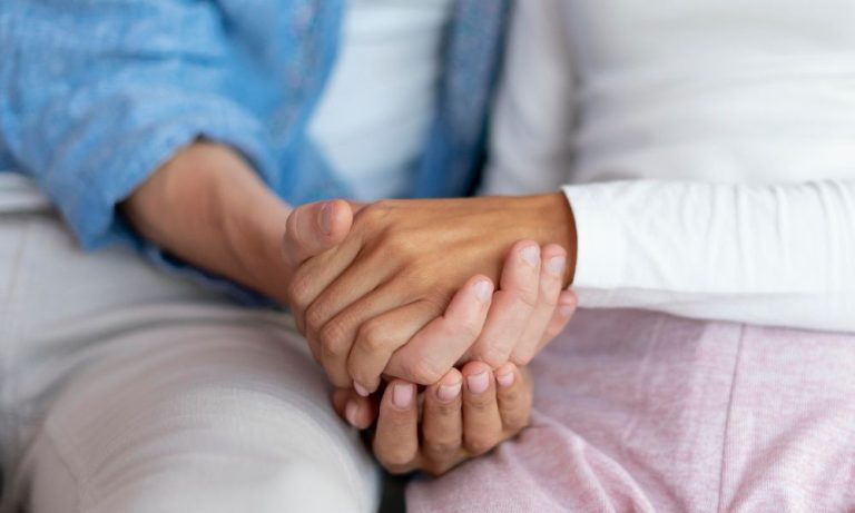 Parentes precisam de limites em vida de casal, dizem psicólogos