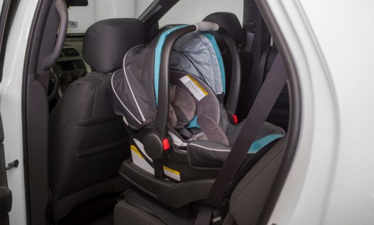 Polícia investiga se pai teve intenção de deixar bebê que morreu no carro