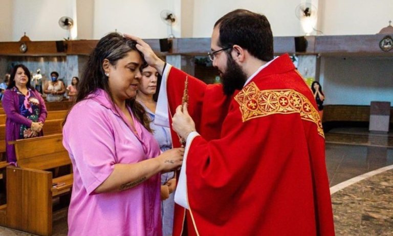 Preta Gil visita igreja em meio a tratamento e polêmicas de traição do ex