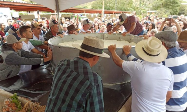 Queijo de 800 kg e shows no Caparaó