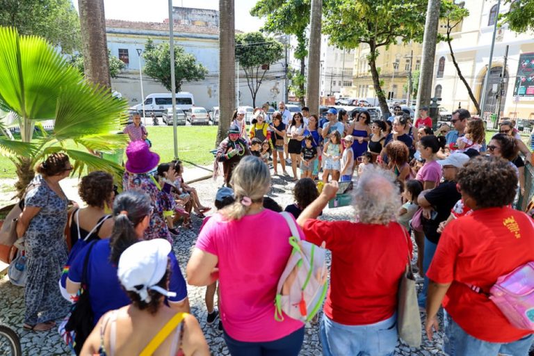 Recife tem passeios turísticos gratuitos de barco, de bike e a pé