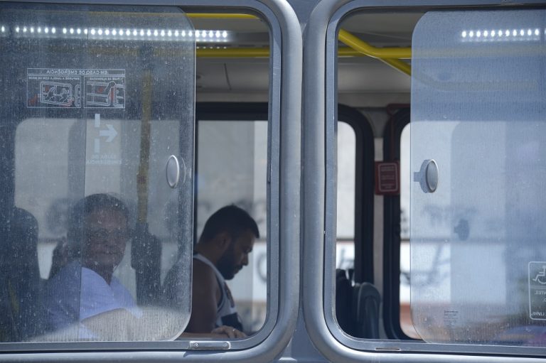 Rodoviários fazem protesto no Centro do Recife contra a violência