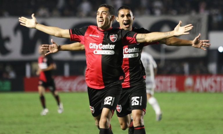 Santos toma gol no fim, perde para Newell’s e pode cair da Sul-Americana
