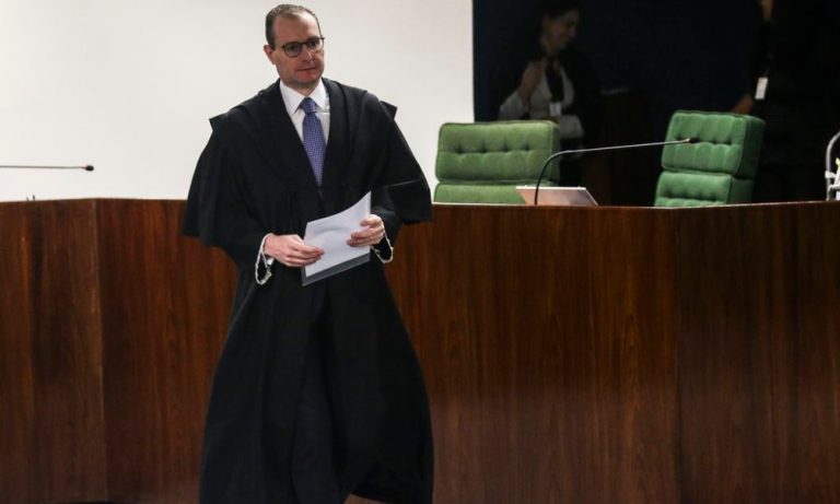 Senado aprova Zanin para vaga de ministro no Supremo Tribunal Federal