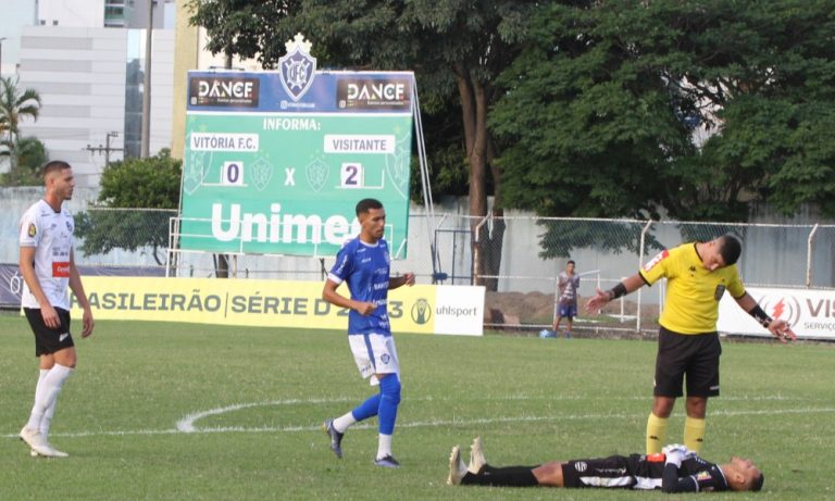 Série D: Vitória na bronca com arbitragem após derrota dentro de casa