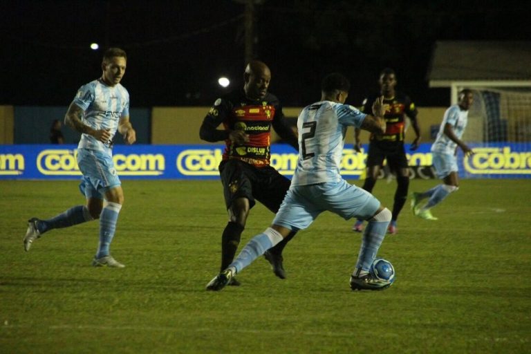 Sport vence de virada com dois gols de Vagner Love