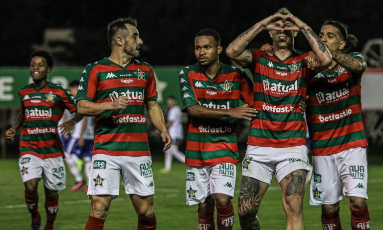 Vitória perde para o líder do grupo e cai na tabela da Série D