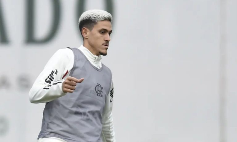 Após reunião com diretoria, Pedro volta aos treinos do Flamengo nesta terça