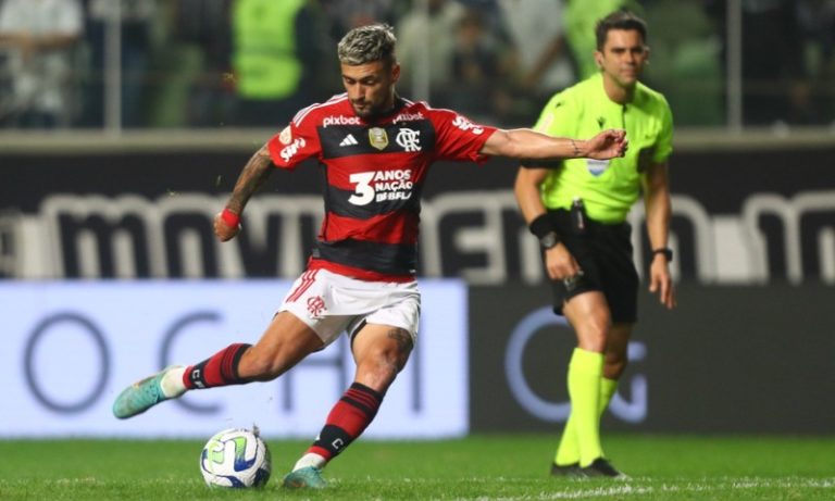 Arrascaeta resolve, e Flamengo vence Atlético-MG de virada no Brasileirão