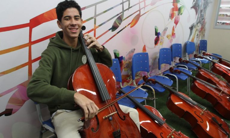 Aulas de música ajudam até na escolha da carreira