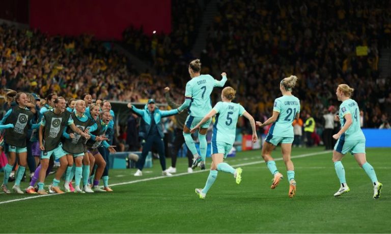 Austrália atropela, elimina Canadá e passa em 1º no grupo B da Copa