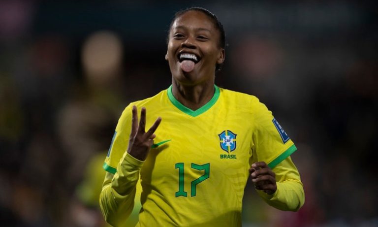 Com 3 gols de Ary Borges, Brasil estreia com goleada na Copa do Mundo