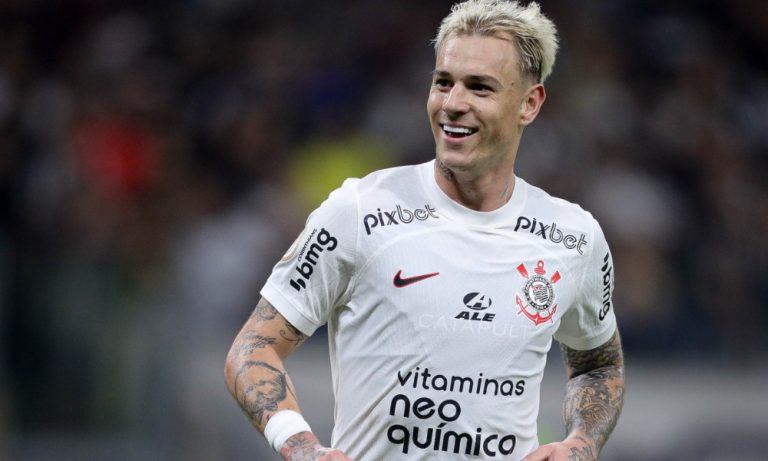 Corinthians vence Atlético-MG no Mineirão e alivia crise