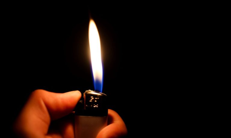 Criança morre e outra fica ferida após brincarem com isqueiro em casa de MG