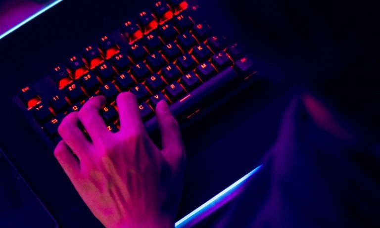 Dois adolescentes são apreendidos por suspeita extorsão sexual na internet