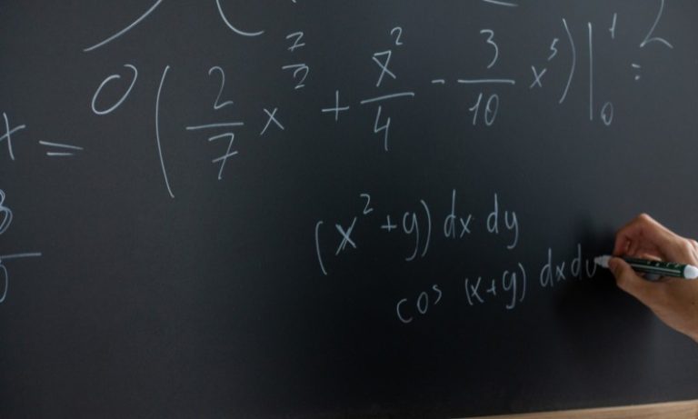 Domínio da Matemática facilita entrada no mercado