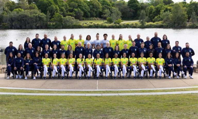 Em meio a treinos, seleção feminina faz foto oficial da Copa do Mundo
