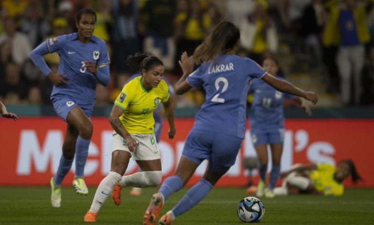 França vence o Brasil por 2×1 e assume a liderança do grupo F