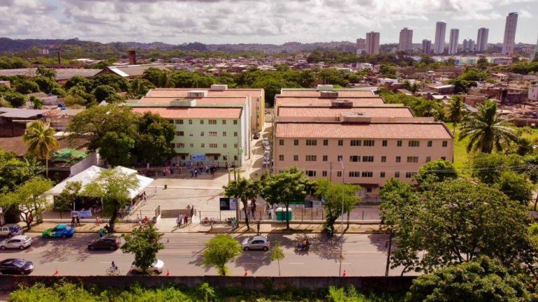 Governo de Pernambuco entrega casas para 232 famílias
