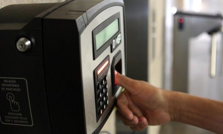 Governo libera servidor de bater ponto e adota ‘controle por produtividade’