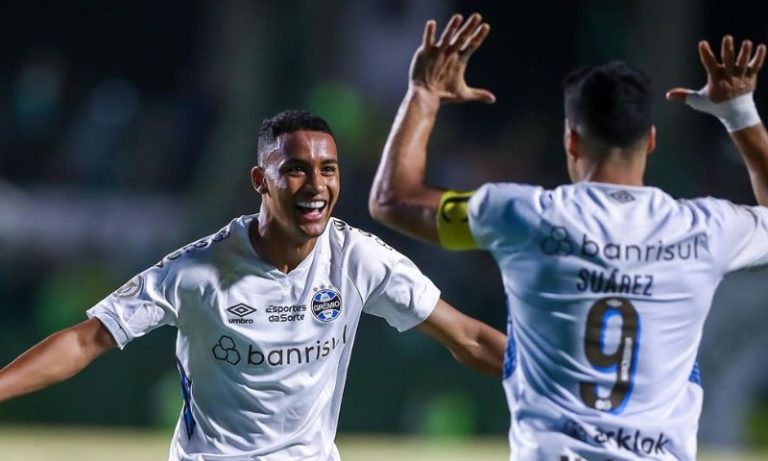 Grêmio faz no fim e empata com Goiás, mas deixa vice-liderança