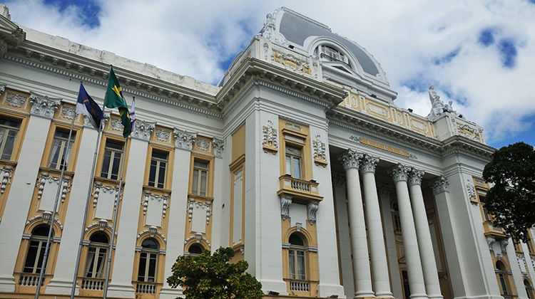 Greve na rede estadual de ensino marcada para próxima semana é ilegal, diz TJPE