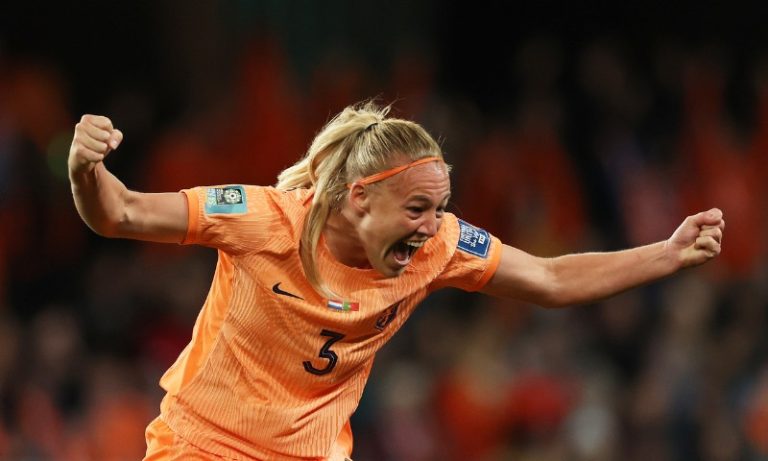 Holanda vence Portugal com gol validado pelo VAR