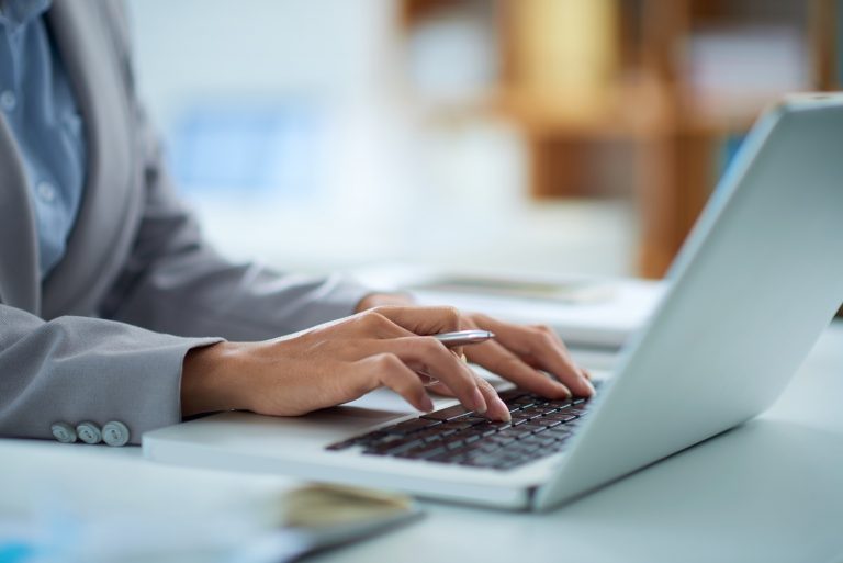 Inscrições gratuitas para 75 mil bolsas de desenvolvimento de software