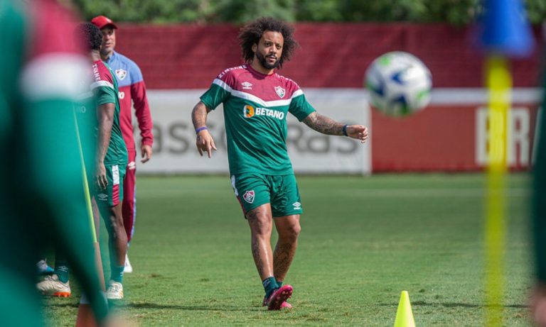 Marcelo treina e deve reforçar Fluminense no clássico com o Flamengo