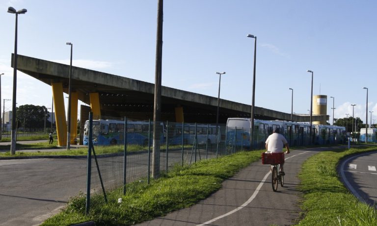 Mulher é presa ao sufocar filho recém-nascido dentro de terminal na Serra