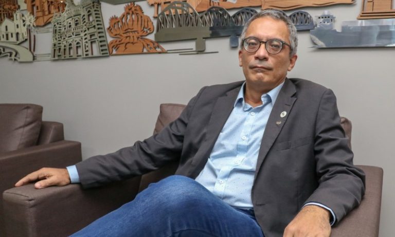 Multa para empresa que pagar salário diferente para homens e mulheres