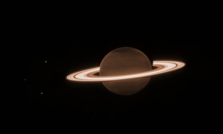 Nasa revela imagem inédita de Saturno