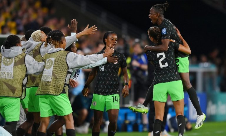 Nigéria vence a Austrália, assume a ponta e complica anfitriã
