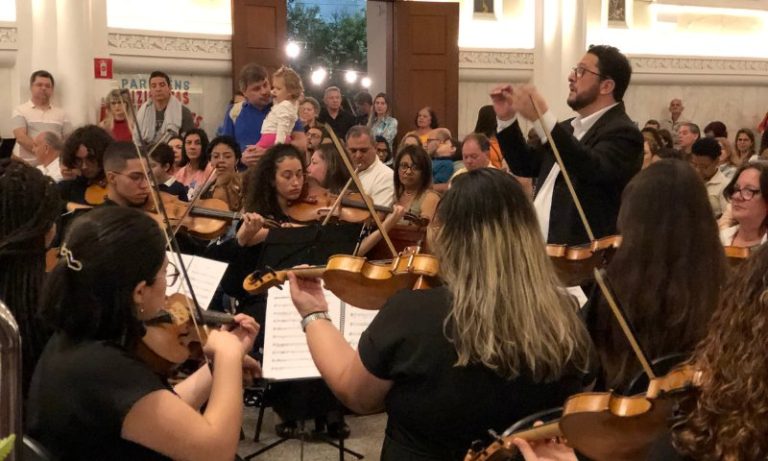 Orquestra Sinfônica do Espírito Santo se apresenta em Catedral do Sul do ES