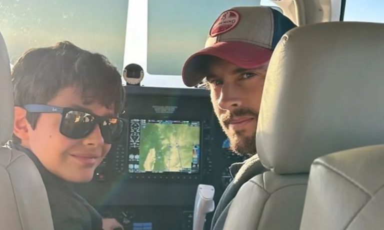 Pai e filho de 12 anos morrem após queda de avião de RO