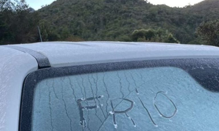 Parque no ES registra temperatura de -5ºC e gelo toma conta da paisagem